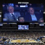 Former presidents Bill Clinton, left, and George W. Bush watch action between Connecticut and Kentucky during the first half of the NCAA Final Four tournament college basketball championship game Monday, April 7, 2014, in Arlington, Texas. (AP Photo/Tony Gutierrez)