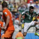  Mexico's Hector Herrera, right, controls the ball during the World Cup round of 16 soccer match between the Netherlands and Mexico at the Arena Castelao in Fortaleza, Brazil, Sunday, June 29, 2014. (AP Photo/Natacha Pisarenko)