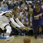 Phoenix Suns guard Eric Bledsoe (2) and Dallas Mavericks guard Monta Ellis (11) chase a loose ball during the first half of an NBA basketball game Friday, Dec. 5, 2014, in Dallas. (AP Photo/LM Otero)
