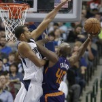 Phoenix Suns forward Anthony Tolliver (40) shoots against Dallas Mavericks forward Brandan Wright (34) during the second half of an NBA basketball game Friday, Dec. 5, 2014, in Dallas. The Suns won 118-106. (AP Photo/LM Otero)
