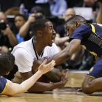 Arizona's Rondae Hollis-Jefferson, center, battles for the ball with California's Jordan Mathews, right, and Sam Singer during the first half of an NCAA college basketball game in the quarterfinals of the Pac-12 conference tournament Thursday, March 12, 2015, in Las Vegas. (AP Photo/John Locher)