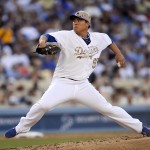  Los Angeles Dodgers starting pitcher Hyun-Jin Ryu throws in the fourth inning of a baseball game against the Cincinnati Reds, Monday, May 26, 2014, in Los Angeles. (AP Photo/Gus Ruelas)