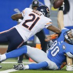 Detroit Lions tight end Joseph Fauria (80), defended by Chicago Bears strong safety Ryan Mundy (21) holds up the ball after his 8-yard reception during the second half of an NFL football game in Detroit, Thursday, Nov. 27, 2014. (AP Photo/Rick Osentoski)