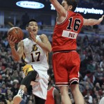 Los Angeles Lakers' Jeremy Lin (17) goes up to shoot against Chicago Bulls' Pau Gasol (16), of Spain, during the first half of an NBA basketball game in Chicago, Thursday, Dec. 25, 2014. (AP Photo/Paul Beaty)