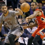 New Orleans Pelicans' Elliot Williams (2) and Phoenix Suns' Marcus Morris (15) battle for the ball during the first half of an NBA basketball game, Thursday, March 19, 2015, in Phoenix. (AP Photo/Matt York)