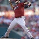 Arizona Diamondbacks starting pitcher Josh Collmenter throws during the first inning of a baseball game against the St. Louis Cardinals Wednesday, May 27, 2015, in St. Louis. (AP Photo/Jeff Roberson)