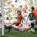  Netherlands' Dirk Kuyt, center, has a header saved by Mexico's goalkeeper Guillermo Ochoa during the World Cup round of 16 soccer match between the Netherlands and Mexico at the Arena Castelao in Fortaleza, Brazil, Sunday, June 29, 2014. (AP Photo/Natacha Pisarenko)