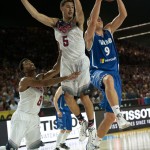 Finland's Sasu Salin, tries to controls the ball between United States's Klay Thompson, and Derrick Rose, left, during the Group C Basketball World Cup match between United States and Finland, in Bilbao northern Spain, Saturday, Aug. 30, 2014. The 2014 Basketball World Cup competition will take place in various cities in Spain from Aug. 30 through to Sept. 14. (AP Photo/Alvaro Barrientos)