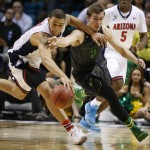 Arizona's Brandon Ashley, left, battles for the ball with Oregon's Casey Benson during the first half of an NCAA college basketball game in the championship of the Pac-12 conference tournament Saturday, March 14, 2015, in Las Vegas. (AP Photo/John Locher)