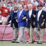 Hank Aaron, Johnny Bench, Sandy Koufax and Willie Mays are introduced during a Tribute to Greatest Living Players before the MLB All-Star baseball game, Tuesday, July 14, 2015, in Cincinnati. (AP Photo/John Minchillo)
