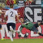  Switzerland's goalkeeper Diego Benaglio saves a penalty from France's Karim Benzema during the group E World Cup soccer match between Switzerland and France at the Arena Fonte Nova in Salvador, Brazil, Friday, June 20, 2014. (AP Photo/David Vincent)