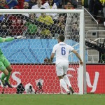 Uruguay's Luis Suarez, second right, scores the opening goal during the group D World Cup soccer match between Uruguay and England at the Itaquerao Stadium in Sao Paulo, Brazil, Thursday, June 19, 2014. (AP Photo/Thanassis Stavrakis)