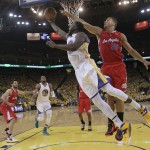 Golden State Warriors small forward Draymond Green, front left, shoots against Los Angeles Clippers forward Blake Griffin (32) during the first half of Game 6 of an opening-round NBA basketball playoff series in Oakland, Calif., Thursday, May 1, 2014. (AP Photo/Marcio Jose Sanchez)