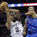 San Antonio Spurs' Tim Duncan (21) and Dallas Mavericks' Tyson Chandler (6) battle for a rebound during the first half of an NBA basketball game between the San Antonio Spurs and the Dallas Mavericks, Tuesday, Oct. 28, 2014, in San Antonio. (AP Photo/Eric Gay)