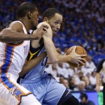 Memphis Grizzlies forward Tayshaun Prince (21) drives around Oklahoma City Thunder forward Kevin Durant, left, in the first quarter of Game 2 of an opening-round NBA basketball playoff series in Oklahoma City, Monday, April 21, 2014. (AP Photo/Sue Ogrocki)
