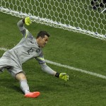  Brazil's goalkeeper Julio Cesar fails to stop Netherland's third goal during the World Cup third-place soccer match between Brazil and the Netherlands at the Estadio Nacional in Brasilia, Brazil, Saturday, July 12, 2014. (AP Photo/Themba Hadebe)