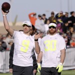 Green Bay Packers' John Kuhn watches as New Orleans Saints' Drew Brees throws during a practice session at Luke Air Force Base for the NFL Football Pro Bowl Thursday, Jan. 22, 2015, in Glendale, Ariz. (AP Photo/David J. Phillip)