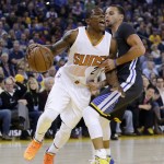 Phoenix Suns' Eric Bledsoe (2) dribbles around Golden State Warriors' Stephen Curry, right, during the first half of an NBA basketball game Saturday, Jan. 31, 2015, in Oakland, Calif. (AP Photo/Marcio Jose Sanchez)