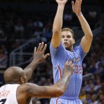 Los Angeles Clippers' Blake Griffin (32) shoots as Phoenix Suns' P.J. Tucker, left, arrives late to defend during the first half of an NBA basketball game Sunday, Jan. 25, 2015, in Phoenix. (AP Photo/Ross D. Franklin)