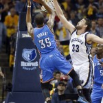 Oklahoma City Thunder forward Kevin Durant (35) shoots against Memphis Grizzlies center Marc Gasol (33) in the first half of Game 6 of an opening-round NBA basketball playoff series Thursday, May 1, 2014, in Memphis, Tenn. (AP Photo/Mark Humphrey)