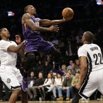 Phoenix Suns' Eric Bledsoe, center, drives past Brooklyn Nets' Joe Johnson, left, and Markel Brown, right, during the first half of an NBA basketball game Friday, March 6, 2015, in New York. (AP Photo/Frank Franklin II)
