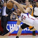 Los Angeles Clippers' Blake Griffin, front, gets to a loose ball next to Phoenix Suns' Goran Dragic during the first half of an NBA basketball game in Los Angeles, Saturday, Dec. 8, 2012. (AP Photo/Jae C. Hong)

