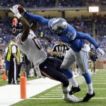  Chicago Bears wide receiver Alshon Jeffery (17), defended by Detroit Lions cornerback Darius Slay (30), scores on a 14-yard reception during the fourth quarter of an NFL football game at Ford Field in Detroit, Sunday, Sept. 29, 2013. (AP Photo/Paul Sancya)