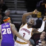 Phoenix Suns' Shannon Brown (26) knocks the ball loose from Cleveland Cavaliers' Dion Waiters (3) during the first quarter in an NBA basketball game Tuesday, Nov. 27, 2012, in Cleveland. The Suns won 91-78. (AP Photo/Tony Dejak)