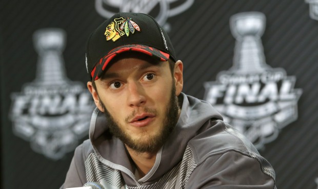 Chicago Blackhawks center Jonathan Toews responds to a question during an NHL hockey Stanley Cup Fi...