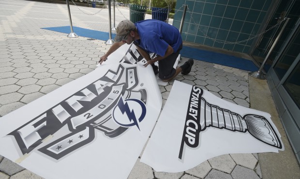 Bill Gaw puts up a logo outside the arena before Game 1 of the NHL hockey Stanley Cup Final between...