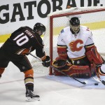 
              Anaheim Ducks' Corey Perry, left, shoots to score against Calgary Flames goalie Jonas Hiller, of Switzerland, during the second period of Game 1 in the second round of the NHL Stanley Cup hockey playoffs, Thursday, April 30, 2015, in Anaheim, Calif. (AP Photo/Jae C. Hong)
            