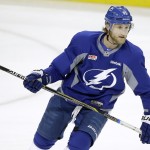 
              Tampa Bay Lightning center Steven Stamkos looks for a pass during practice for the NHL hockey's Stanley Cup finals Monday, June 1, 2015, in Tampa, Fla. The Lightning will take on the Chicago Blackhawks beginning on Wednesday.  (AP Photo/Chris O'Meara)
            