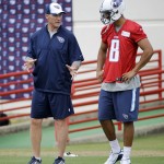 
              Tennessee Titans head coach Ken Whisenhunt, left, talks with quarterback Marcus Mariota (8) during a rookie minicamp practice Friday, May 15, 2015, in Nashville, Tenn. (AP Photo/Mark Humphrey)
            