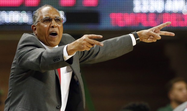 FILE – In this March 6, 2015, file photo, Texas Tech head coach Tubby Smith points to his def...